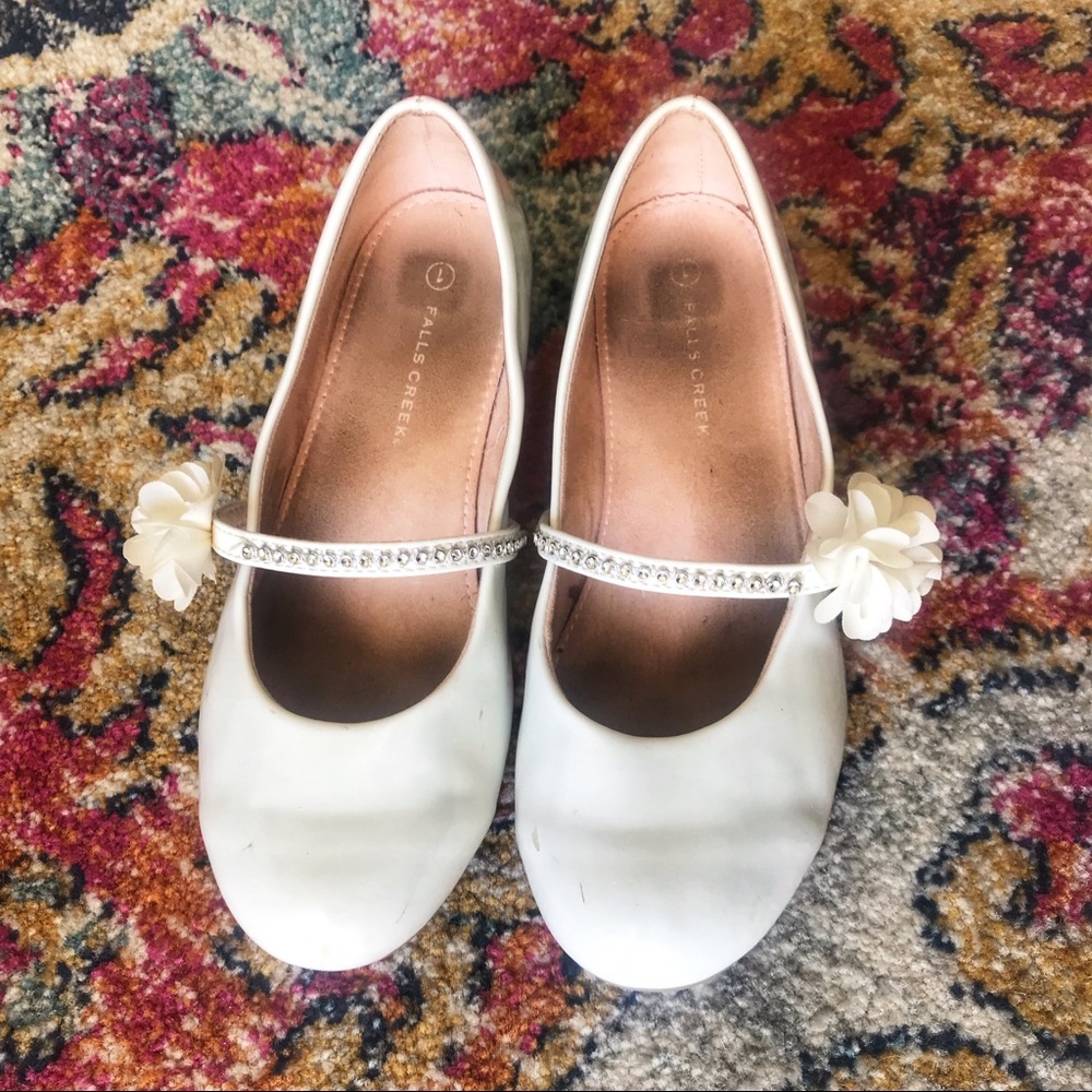 Falls Creek Girls Patent Pump - White